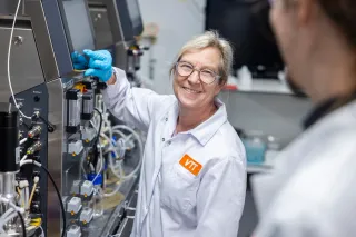 VTT researchers working in a fermentation hall